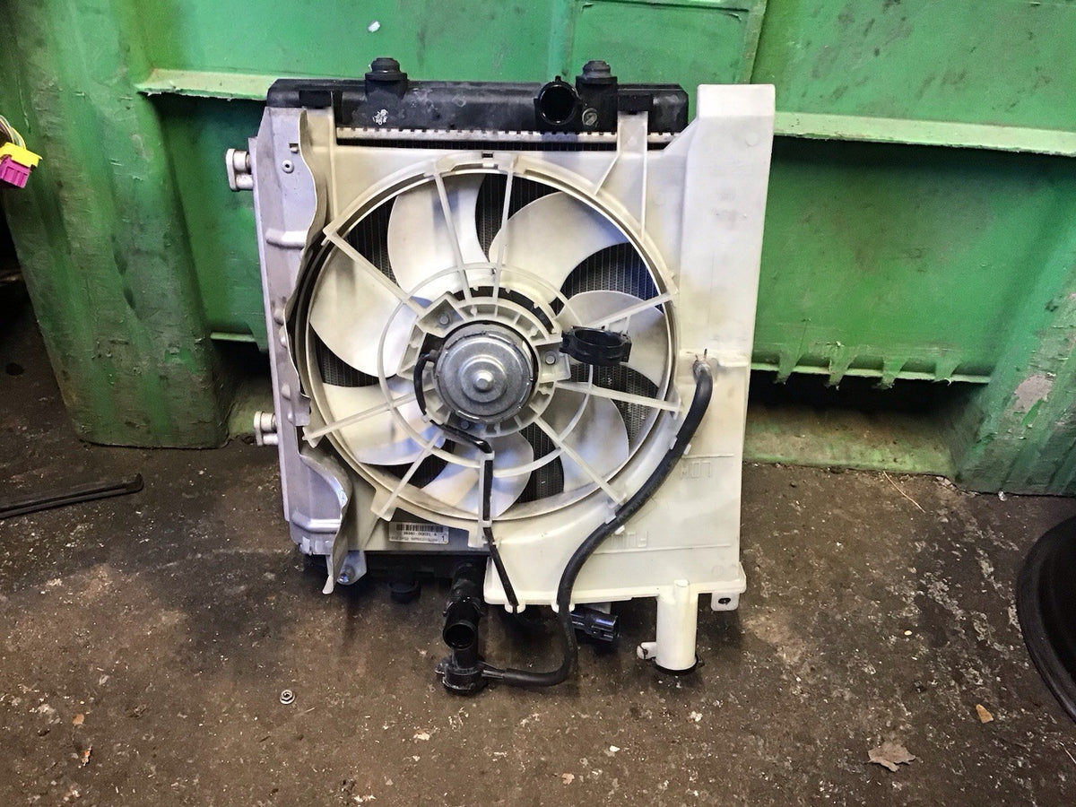 TOYOTA AYGO 1.0 MK2 PETROL RADIATOR FAN COWLING  16360 0Q021 A 2014 20180