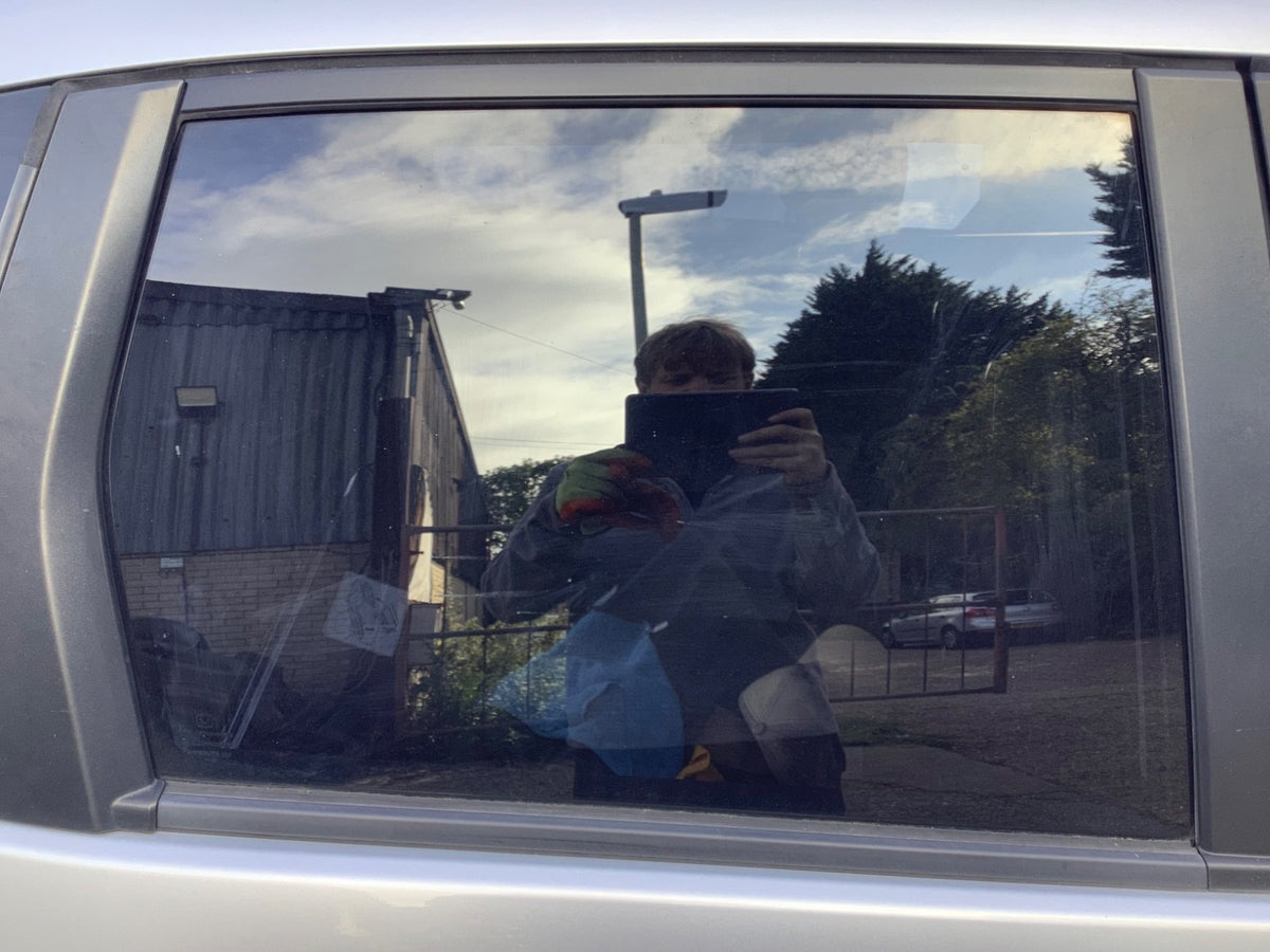 HONDA JAZZ MK3 DRIVERS SIDE REAR WINDOW GLASS 5 DOOR DARKER TINT 2009 20122