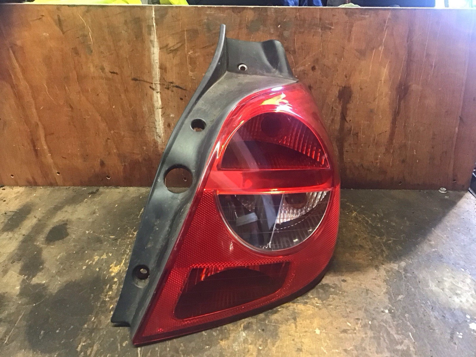 RENAULT CLIO DRIVERS SIDE O/S REAR LIGHT 89035080 2007 20141