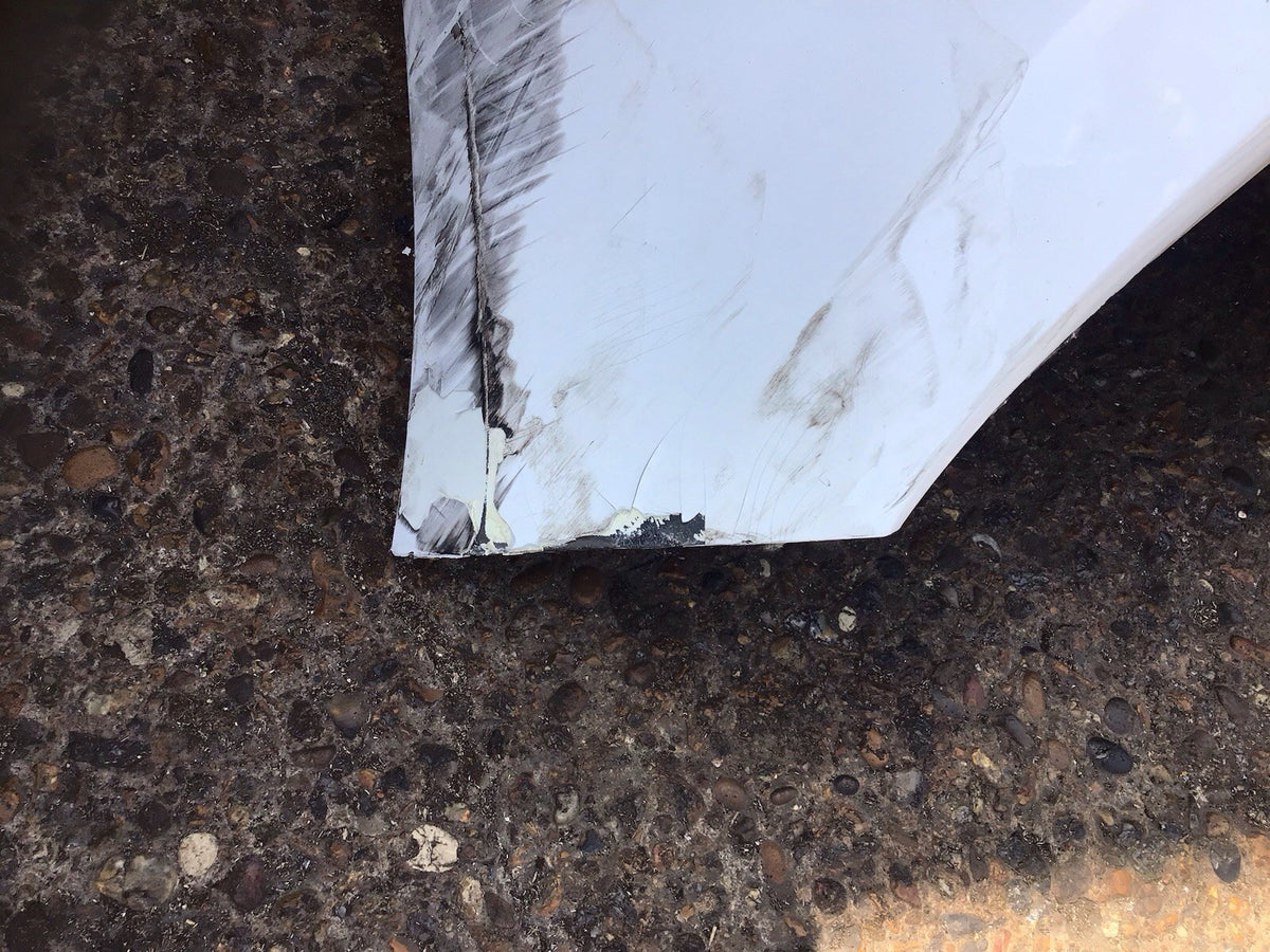 PEUGEOT 2008 MK1 FRONT BUMPER IN BANQUISE WHITE  EWP DAMAGED 2013 201615