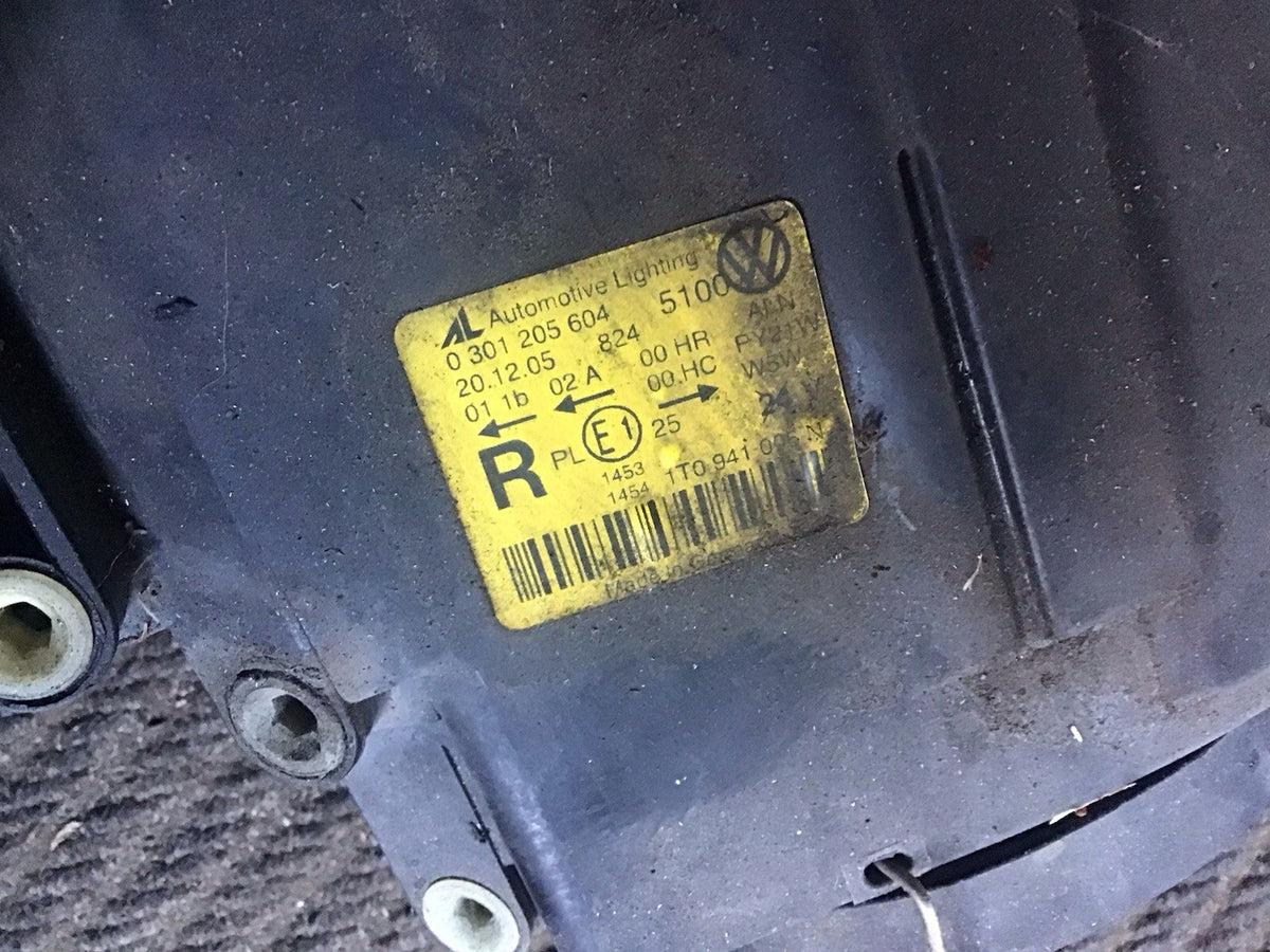 VOLKSWAGEN TOURAN DRIVER SIDE O/S HEADLIGHT 0301205604 2004 20095