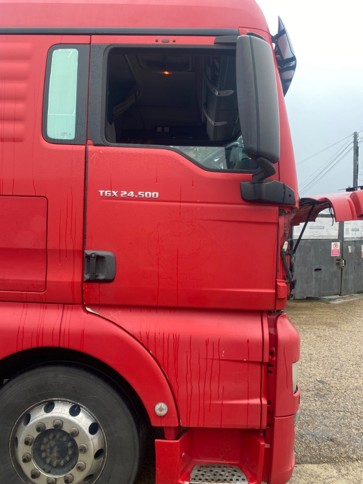 MAN TGX 24.460 DRIVER SIDE O/S DOOR IN RED  WITHOUT MIRROR 2016 20191