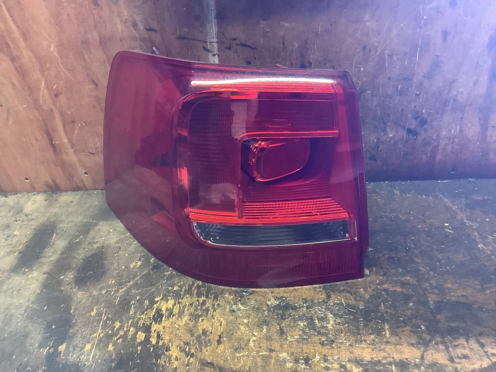 VOLKSWAGEN SHARAN 7N PASSENGERS  SIDE N/S REAR LIGHT 7N0945095E 2010 20161