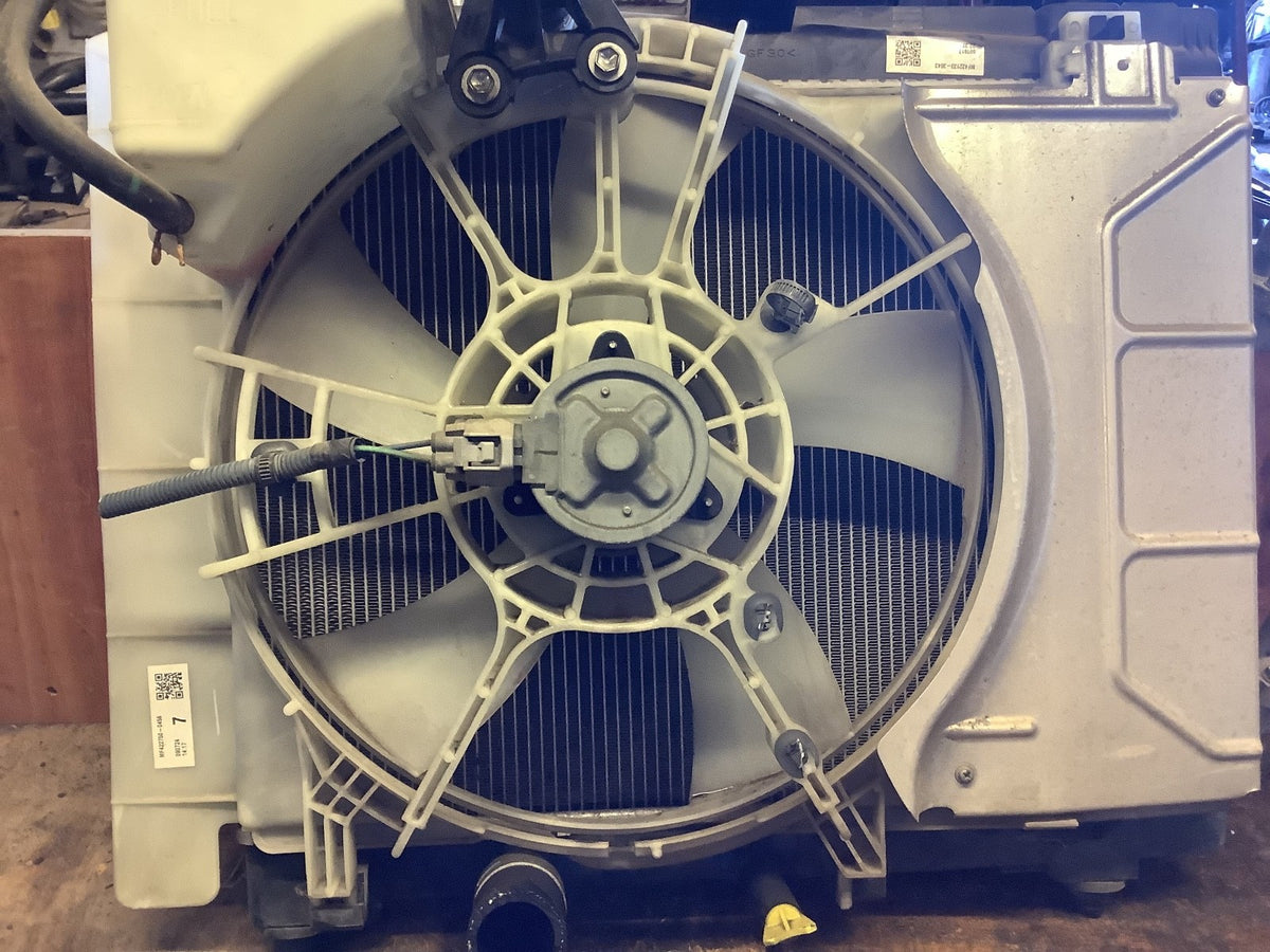 TOYOTA YARIS MK2 1.0 PETROL RADIATOR FAN 2006 20104