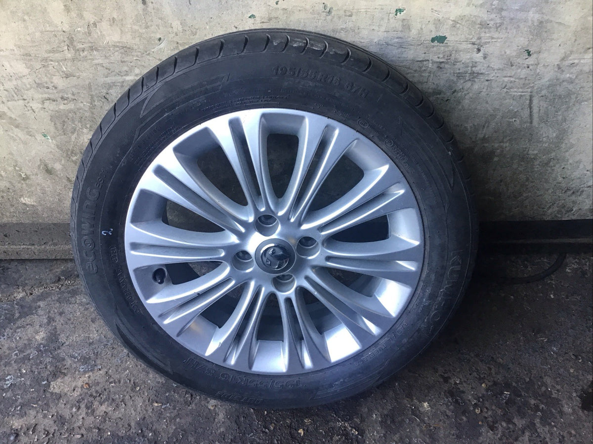 VAUXHALL CORSA ALLOY WHEEL 16'' 13298019 AND TYRE 195X55X16 2006 20140