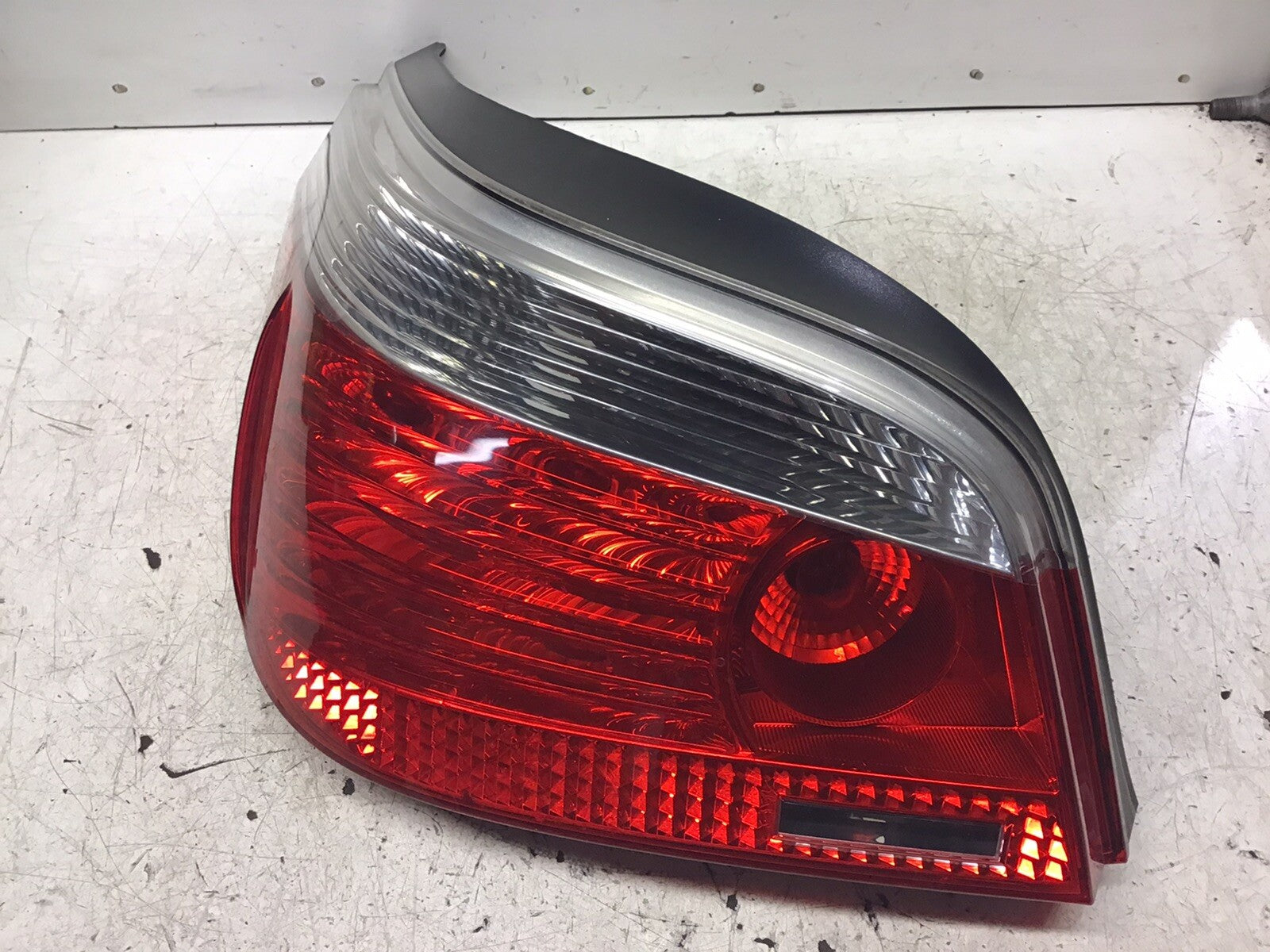 BMW 5 SERIES E60 PASSENGER'S SIDE N/S REAR LIGHT CLUSTER LAMP 2003 20070
