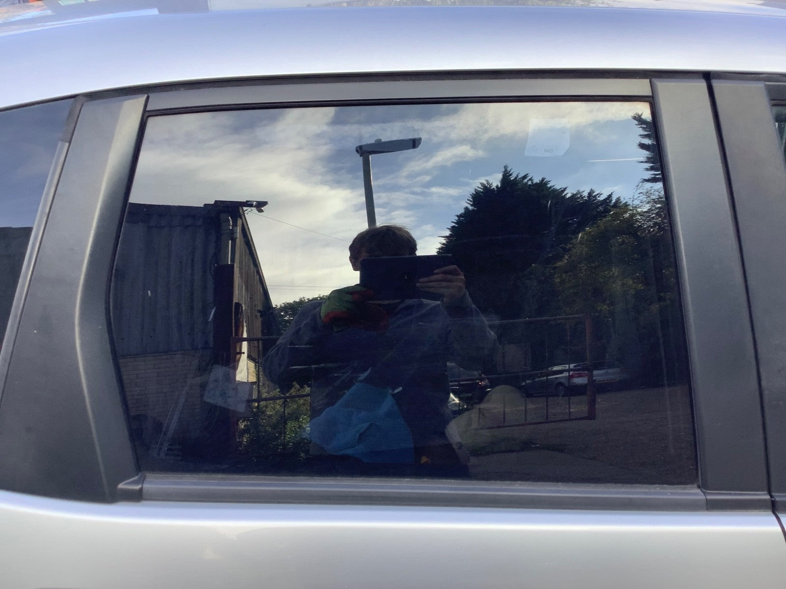 HONDA JAZZ MK3 DRIVERS SIDE REAR WINDOW GLASS 5 DOOR DARKER TINT 2009 20120
