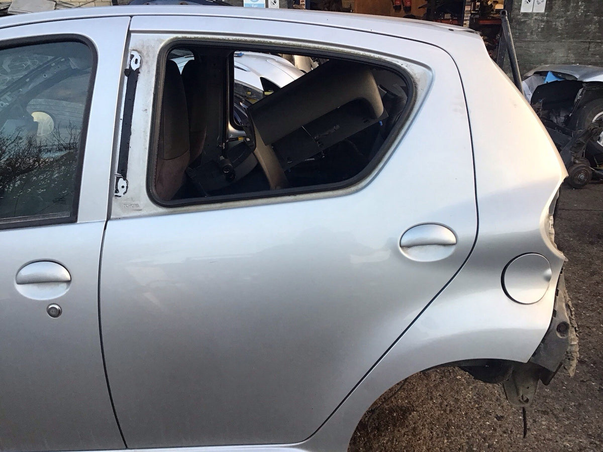 TOYOTA AYGO MK1 PASSENGER'S SIDE REAR DOOR SATIN SILVER  CODE 1E7 2005 20143