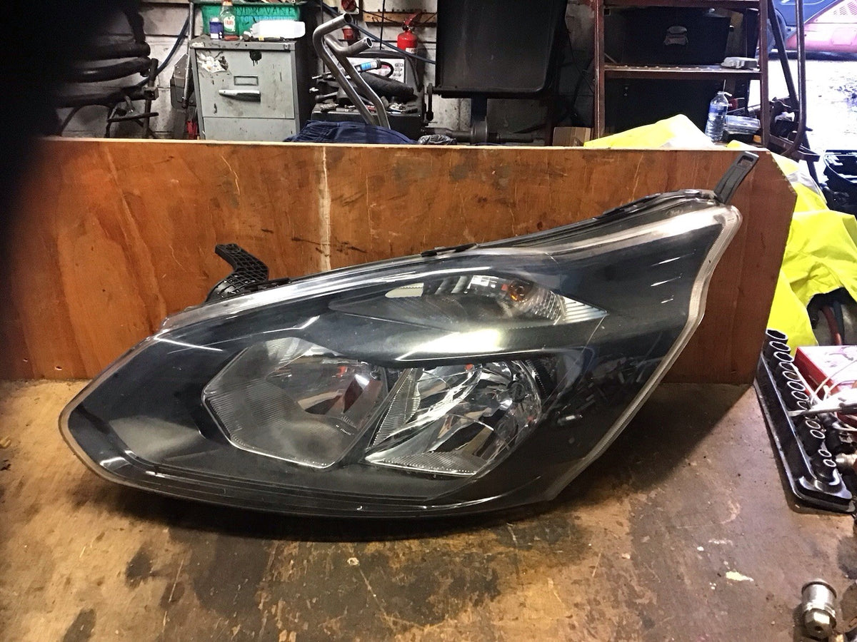 FORD TRANSIT CUSTOM  HEADLIGHT N/S PASSENGERS SIDE BK21 13W030 AJ 2012 20184
