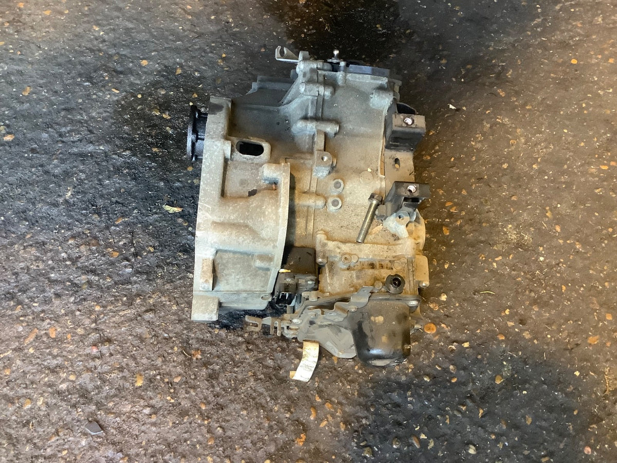 VOLKSWAGEN POLO 6R 1.4 PETROL AUTOMATIC GEARBOX CODE MLG 63000 MILES 2010 20142