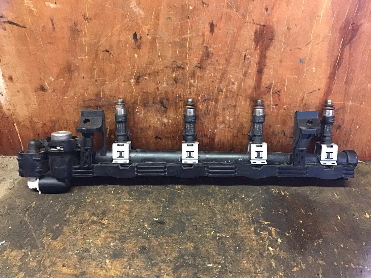FORD FIESTA MK7 1.25 FUEL RAIL VP8A6U AA WITH INJECTORS 0280158207 2009 20179