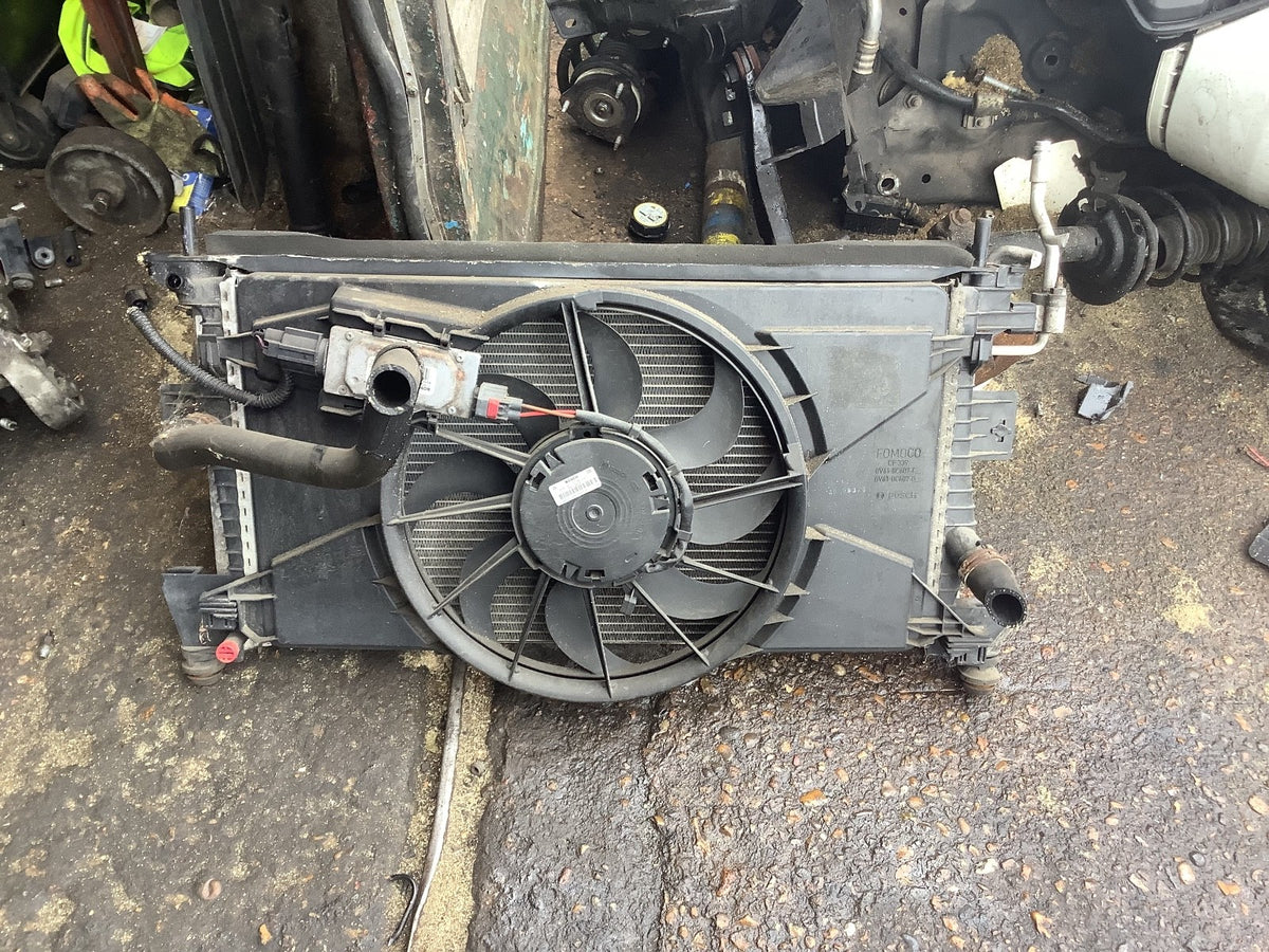 FORD C MAX/FOCUS 1.6 PETROL  RADIATOR PACK COWLING 8V61 8C607 F 2010 20151