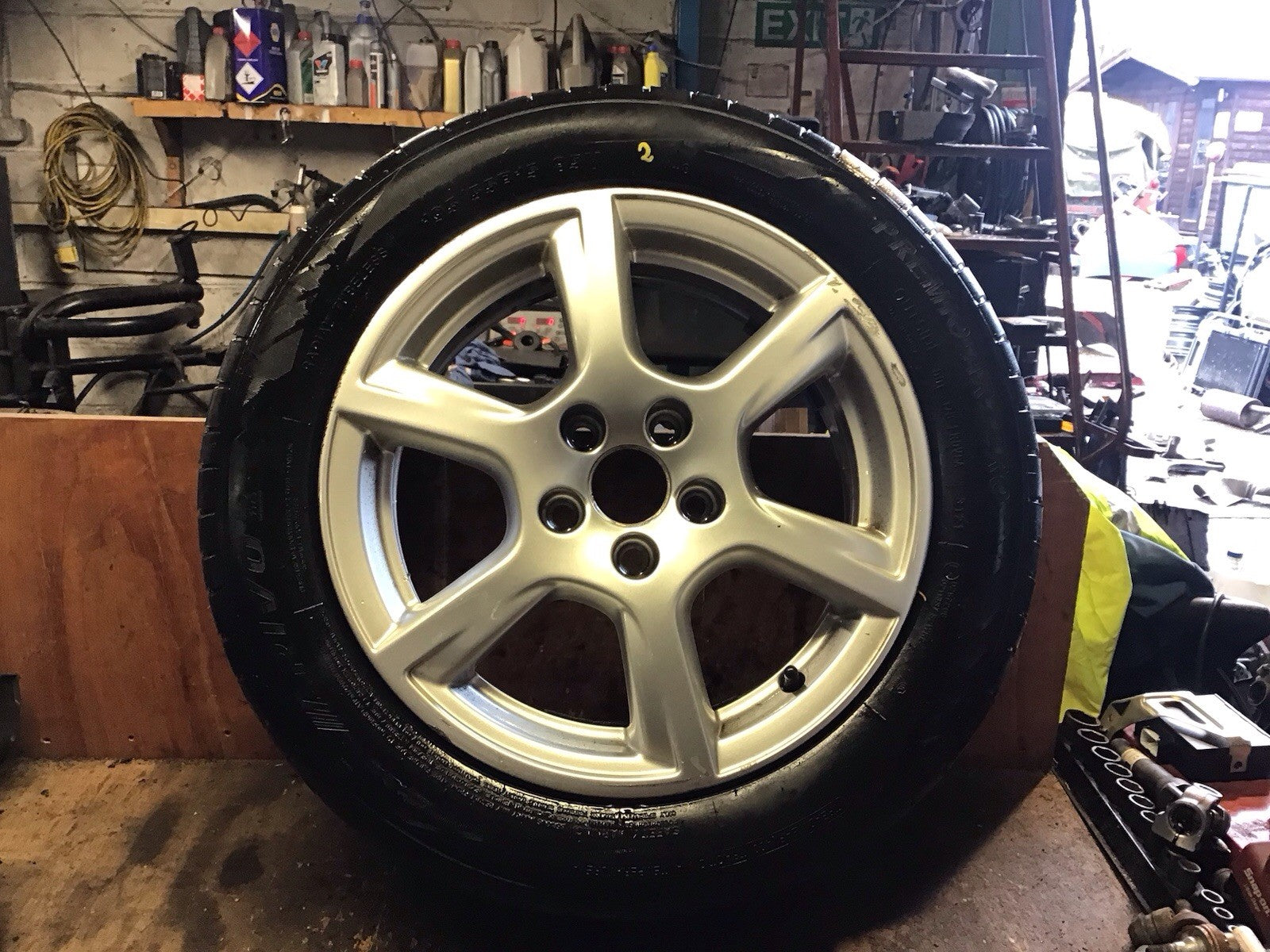 VOLKSWAGEN POLO 6R  ALLOY WHEEL 15" 6R0601025C  TYRE 195X55X15 2009 20170