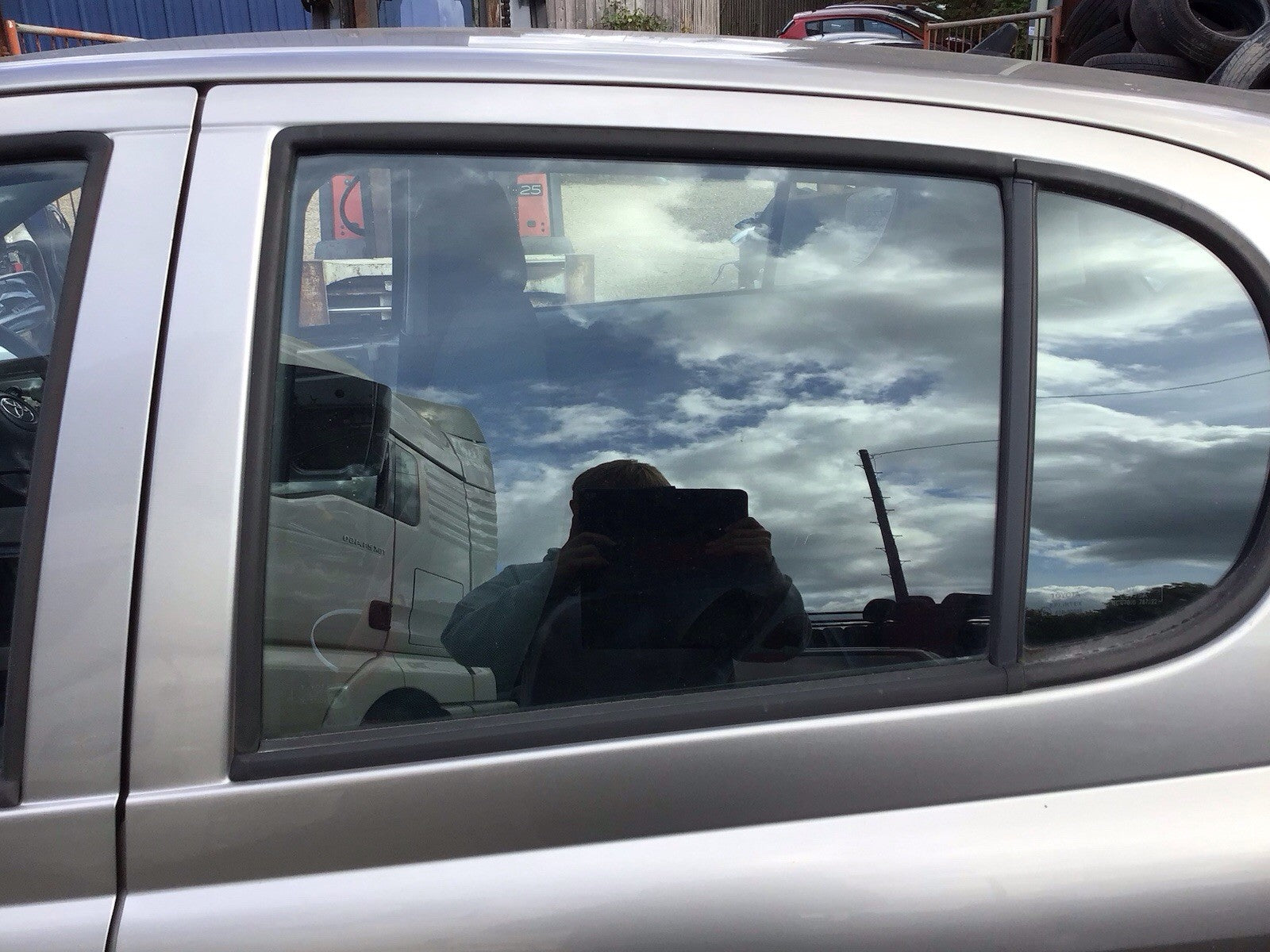 TOYOTA YARIS MK1 PASSENGERS SIDE REAR DOOR WINDOW GLASS 5 DOOR 1999 20050