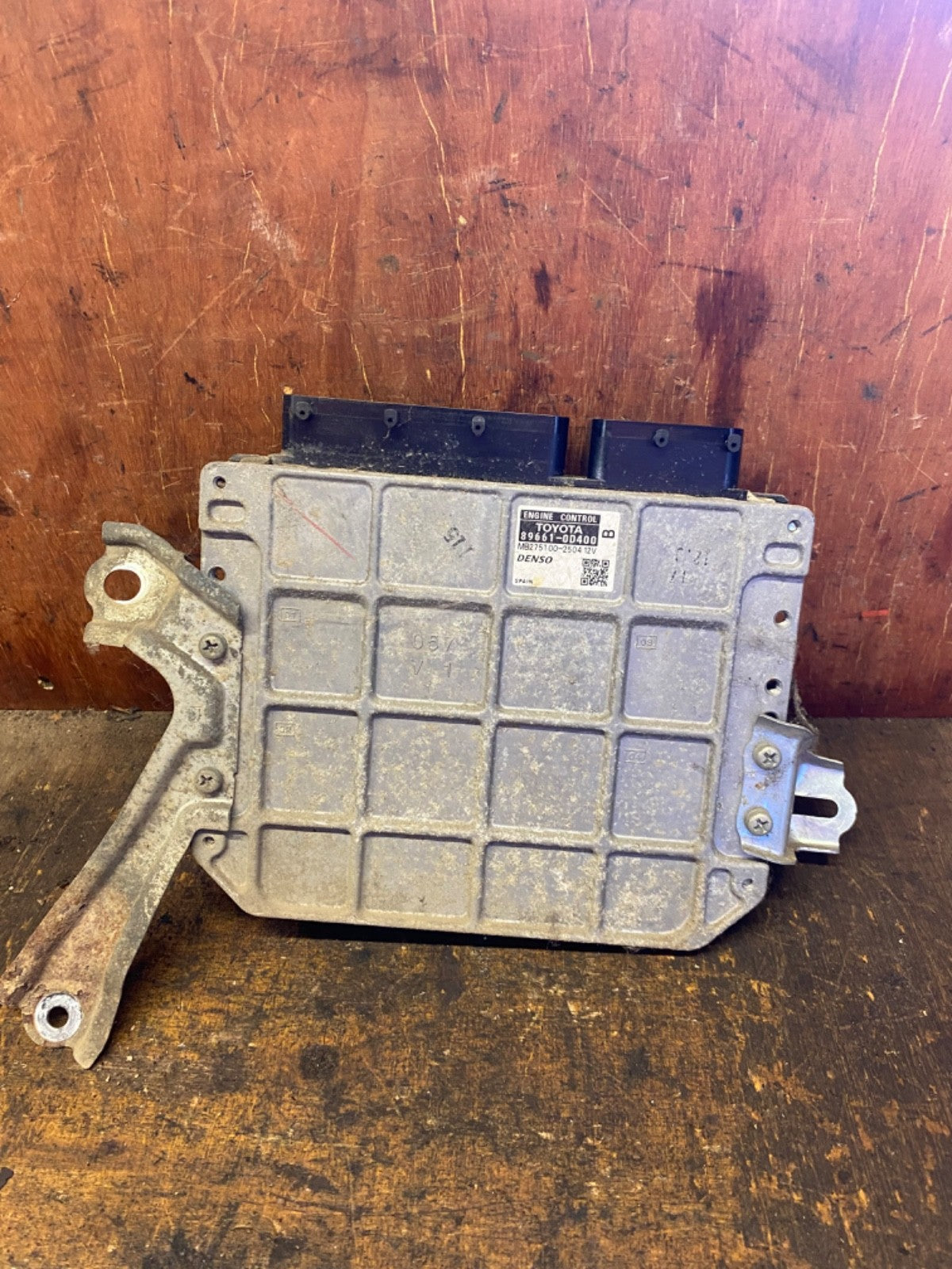 TOYOTA YARIS MK2 1.3 PETROL ECU  89661 0D400 1NR FE SEMI AUTOMATIC 2006 20110