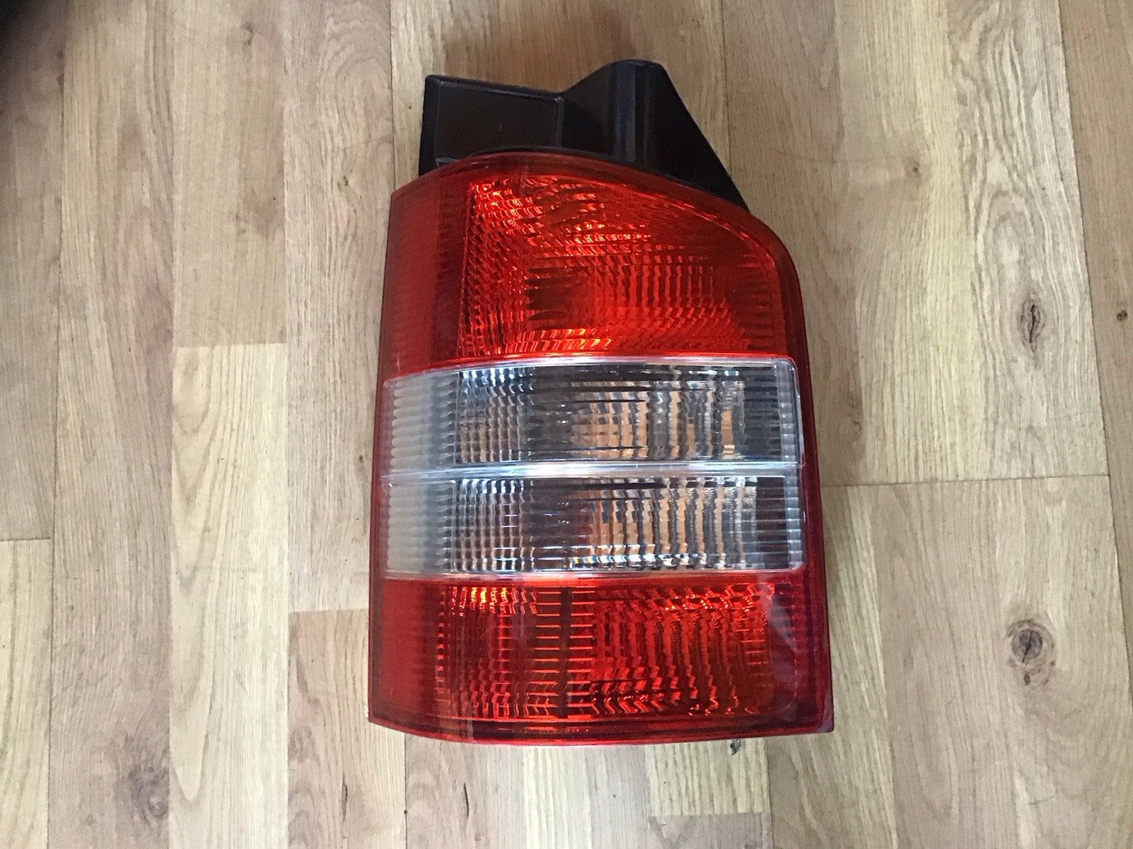 VOLKSWAGEN TRANSPORTER T5 PASSENGER'S SIDE N/S REAR LIGHT 7H0945257A 2003 20090