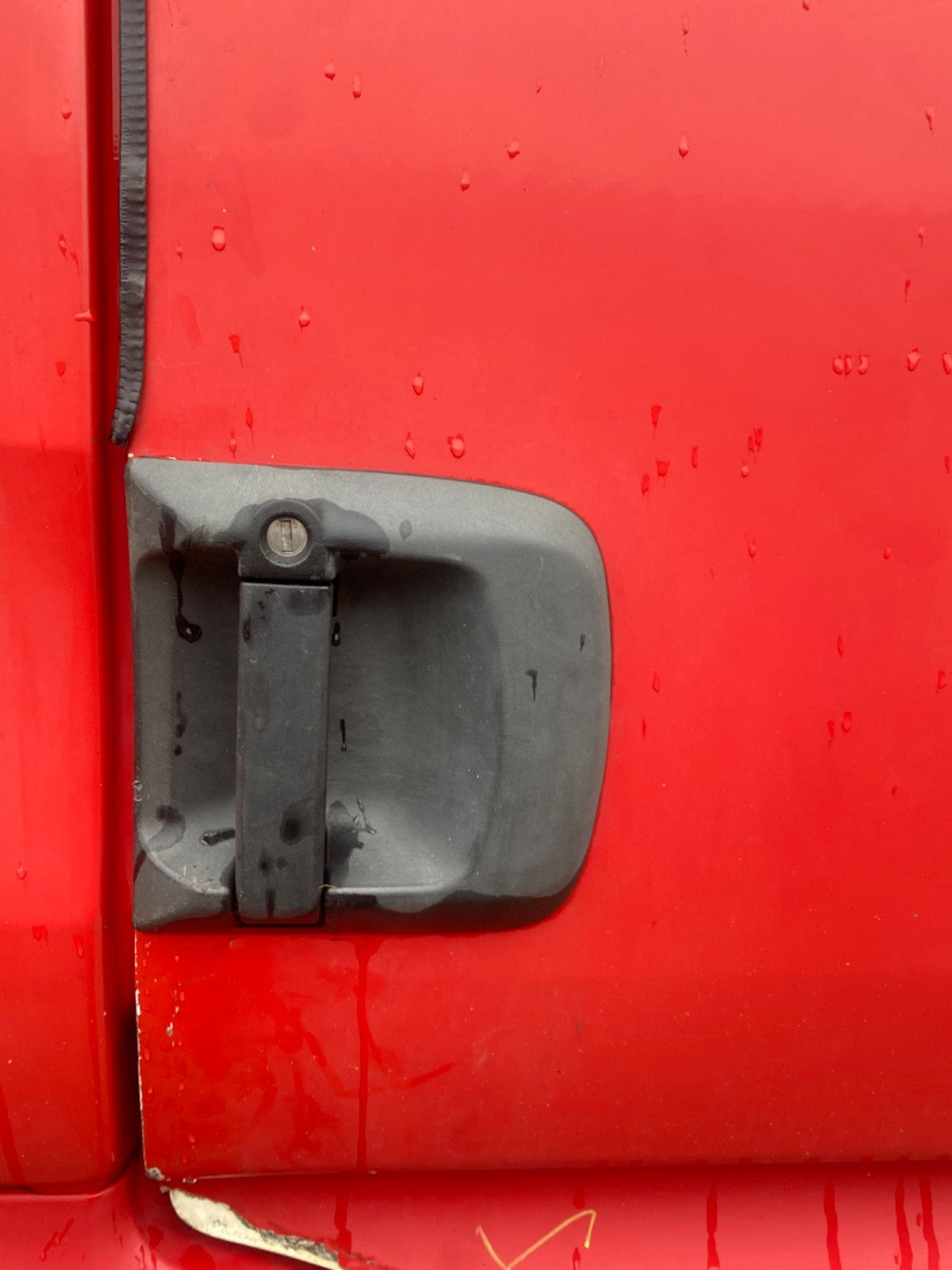 MAN TGX 24.460 DRIVER SIDE O/S DOOR IN RED  WITHOUT MIRROR 2016 20194