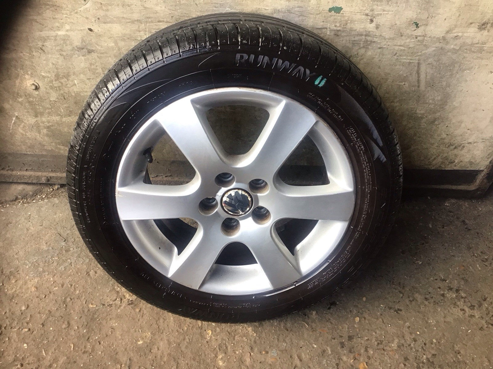 VOLKSWAGEN POLO 9N3 ALLOY WHEEL 15'' 6Q0601025R WITH TYRE 195X55X15 2005 20091