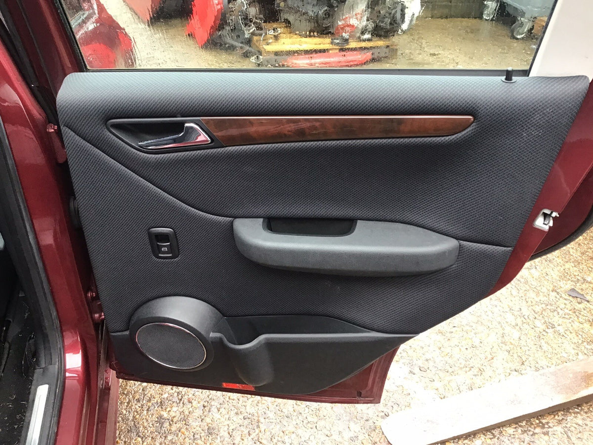 MERCEDES A CLASS DRIVER'S SIDE O/S REAR DOOR SATURN RED PAINT CODE 597 2006 20124
