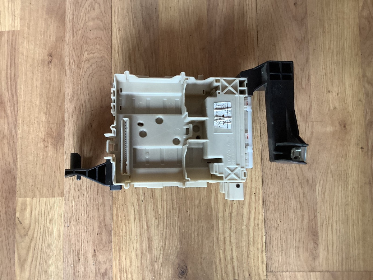 TOYOTA AYGO PEUGEOT 108 CITROEN C1 FUSE BOX BCM 82730 0H030 A 2015 20221