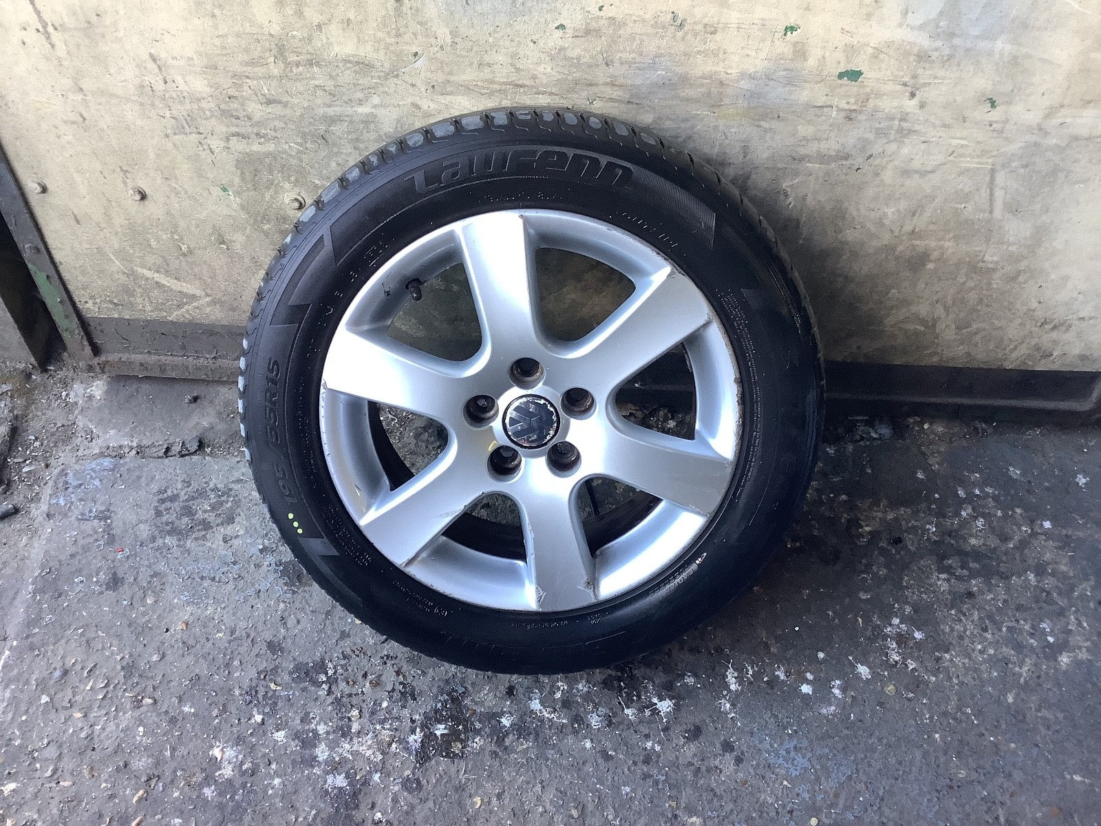 VOLKSWAGEN POLO 9N3 ALLOY WHEEL 15'' 6Q0601025R WITH TYRE 195X55X15 2005 20090