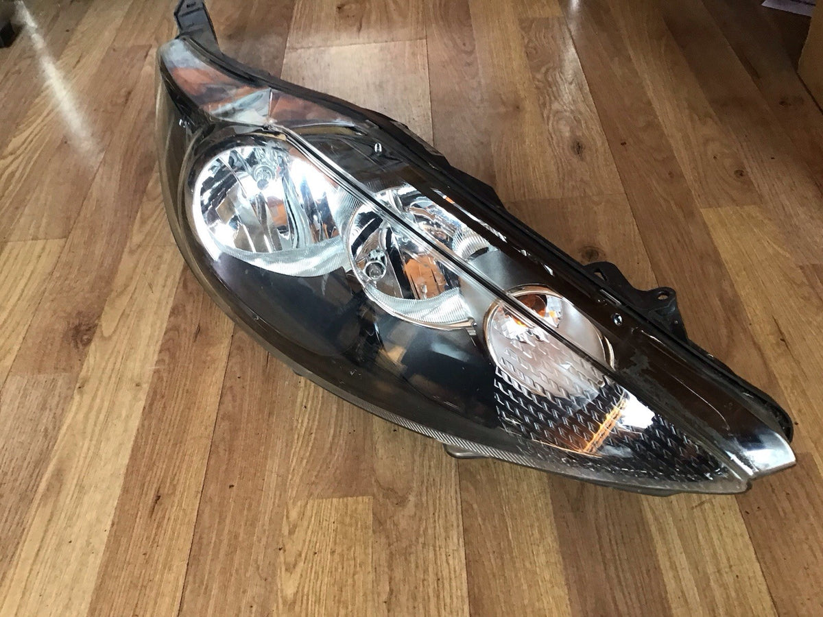 FORD FIESTA MK7 DRIVER'S SIDE O/S HEADLIGHT 8A61 13W029 BJ 2009 20122