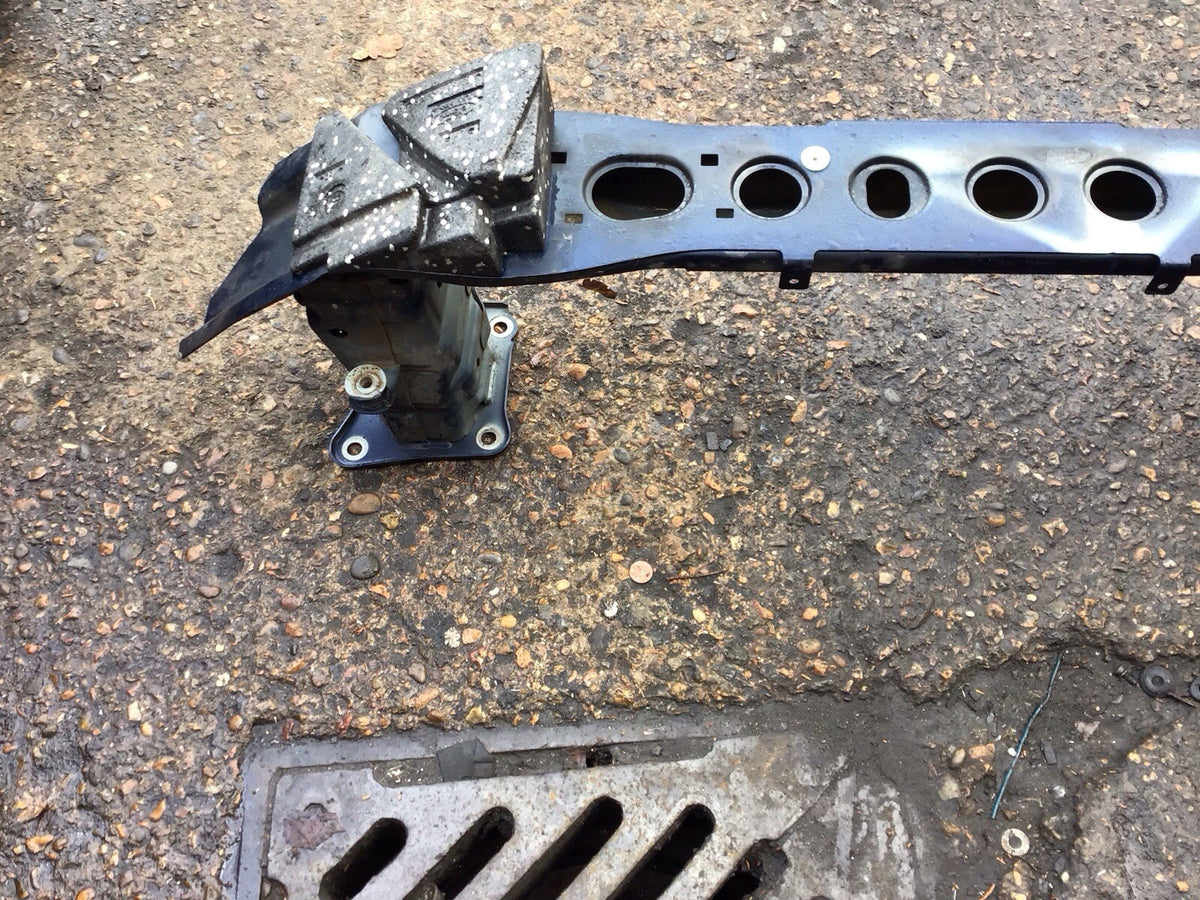 FORD FOCUS MK3 FRONT BUMPER SUPPORT BAR CRASH BAR 2011 201414