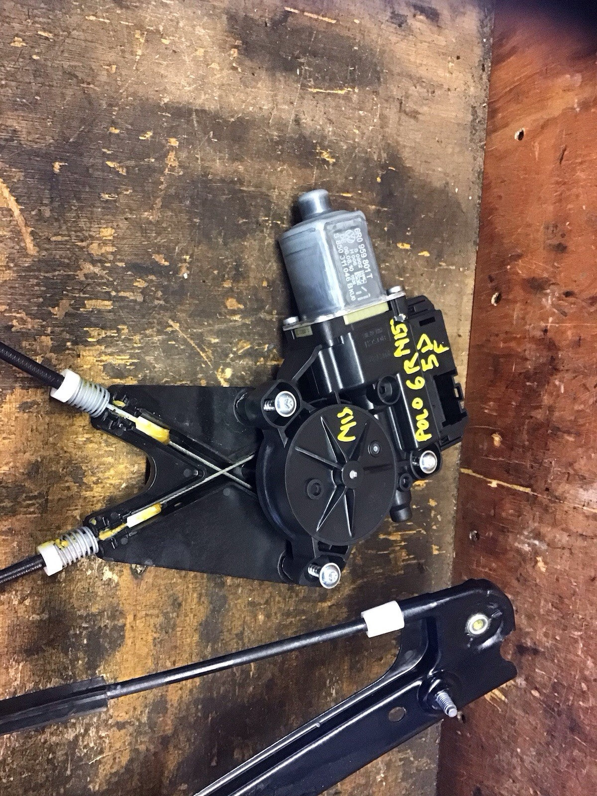 POLO 6R PASSENGERS FRONT WINDOW MOTOR AND REGULATOR 6R0959801T 5 DOOR 09 20134