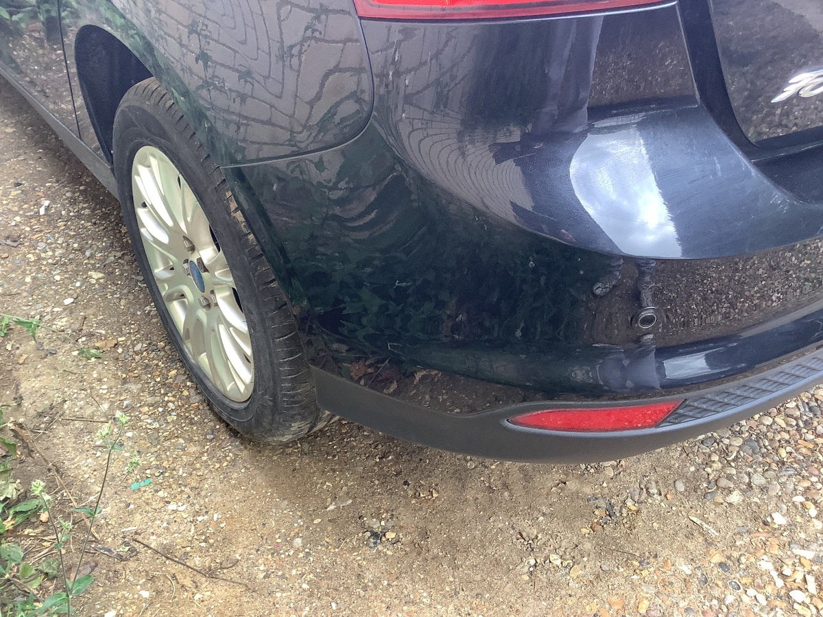 FORD FOCUS MK3 REAR BUMPER PANTHER BLACK  METALLIC HATCHBACK 2011 20186