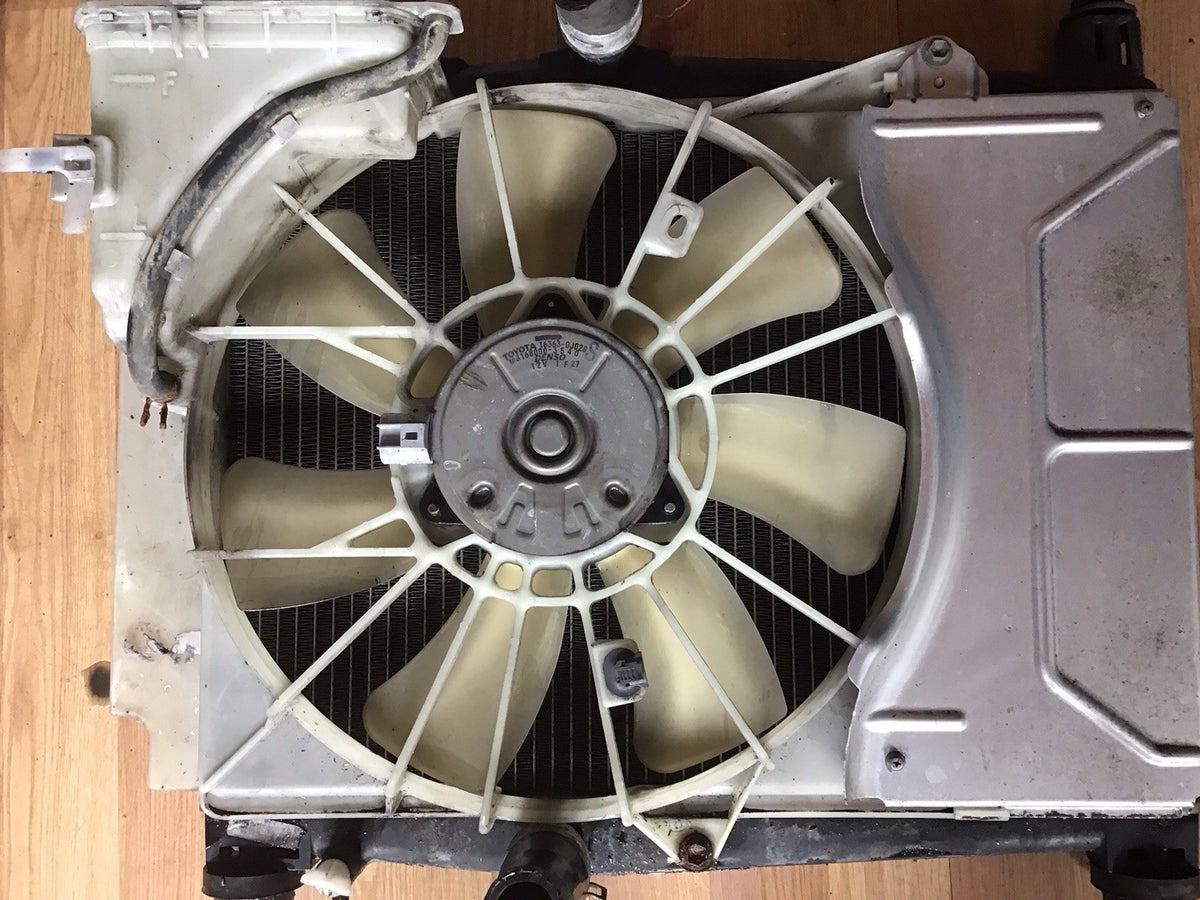 TOYOTA YARIS MK3 1.3 PETROL COMPLETE RADIATOR FAN COOLING 2001 20066