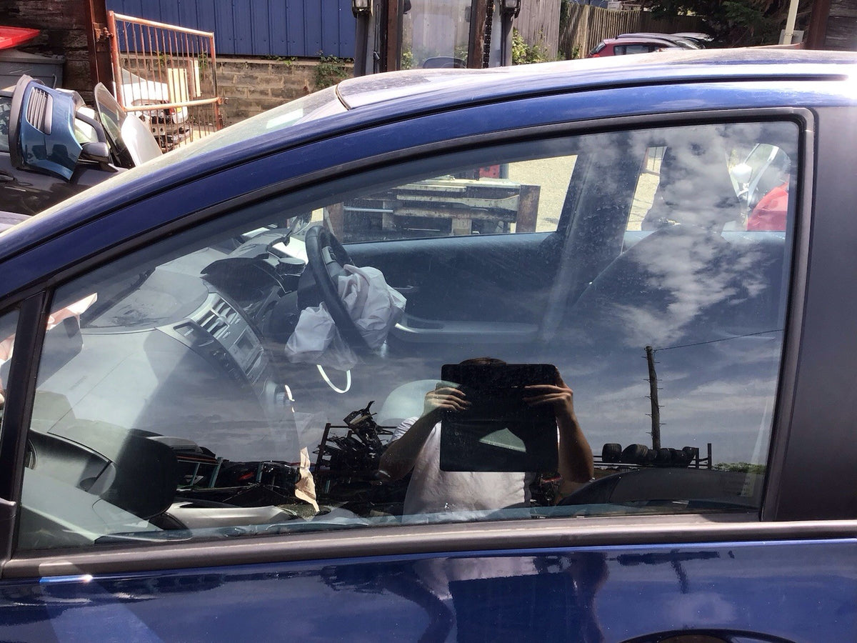 TOYOTA YARIS MK2 PASSENGERS SIDE FRONT DOOR WINDOW GLASS 5 DOOR 2005 20113