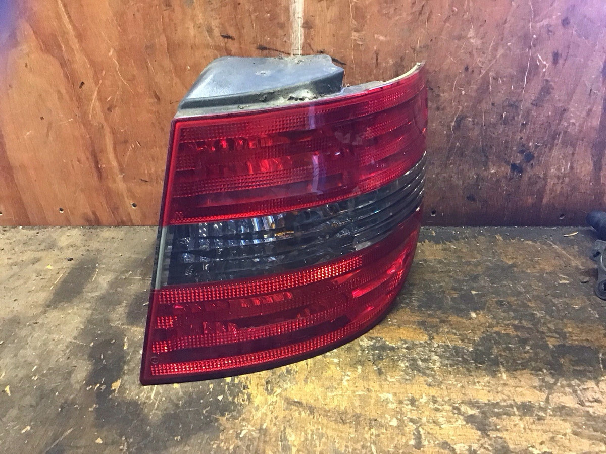 MERCEDES B CLASS W245 DRIVER'S SIDE O/S REAR LIGHT (OUTER) A169820 2005 20122