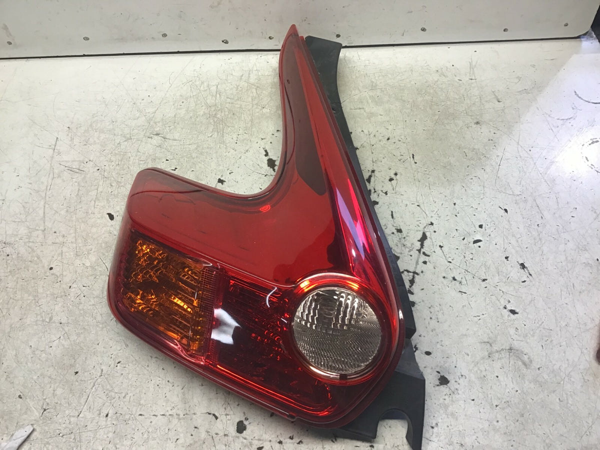 NISSAN JUKE F15 PASSENGER SIDE N/S REAR LIGHT CLUSTER 2010 20140