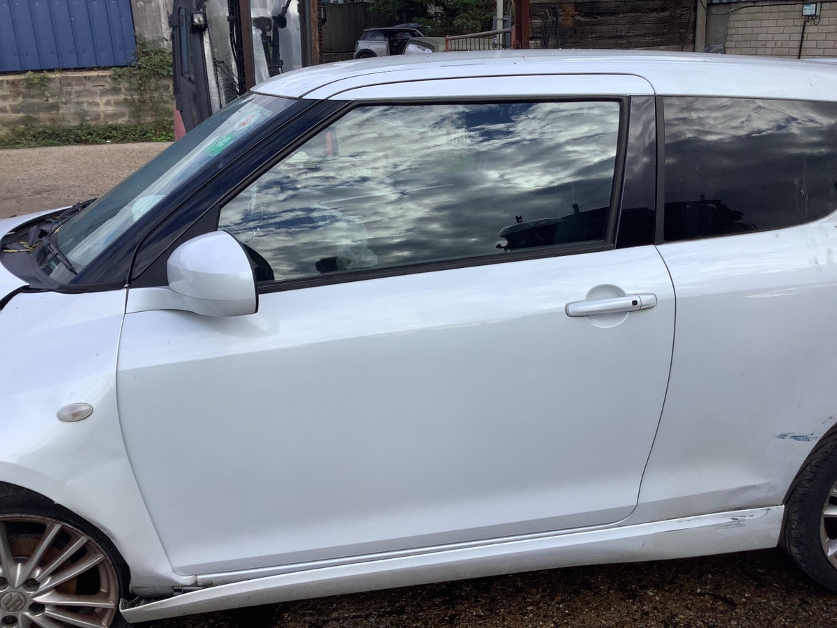 SUZUKI SWIFT SPORT MK3 PASSENGERS SIDE N/S FRONT DOOR WHITE MICA ZNL 3 DR 09 171