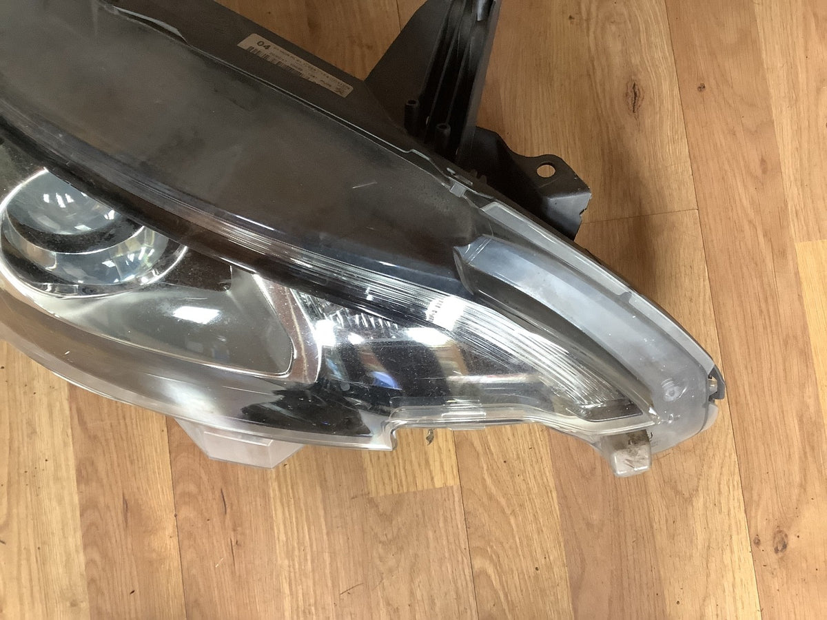 PEUGEOT 108 DRIVER'S SIDE HEADLIGHT 81110 0H160 DAMAGED 2015 20217
