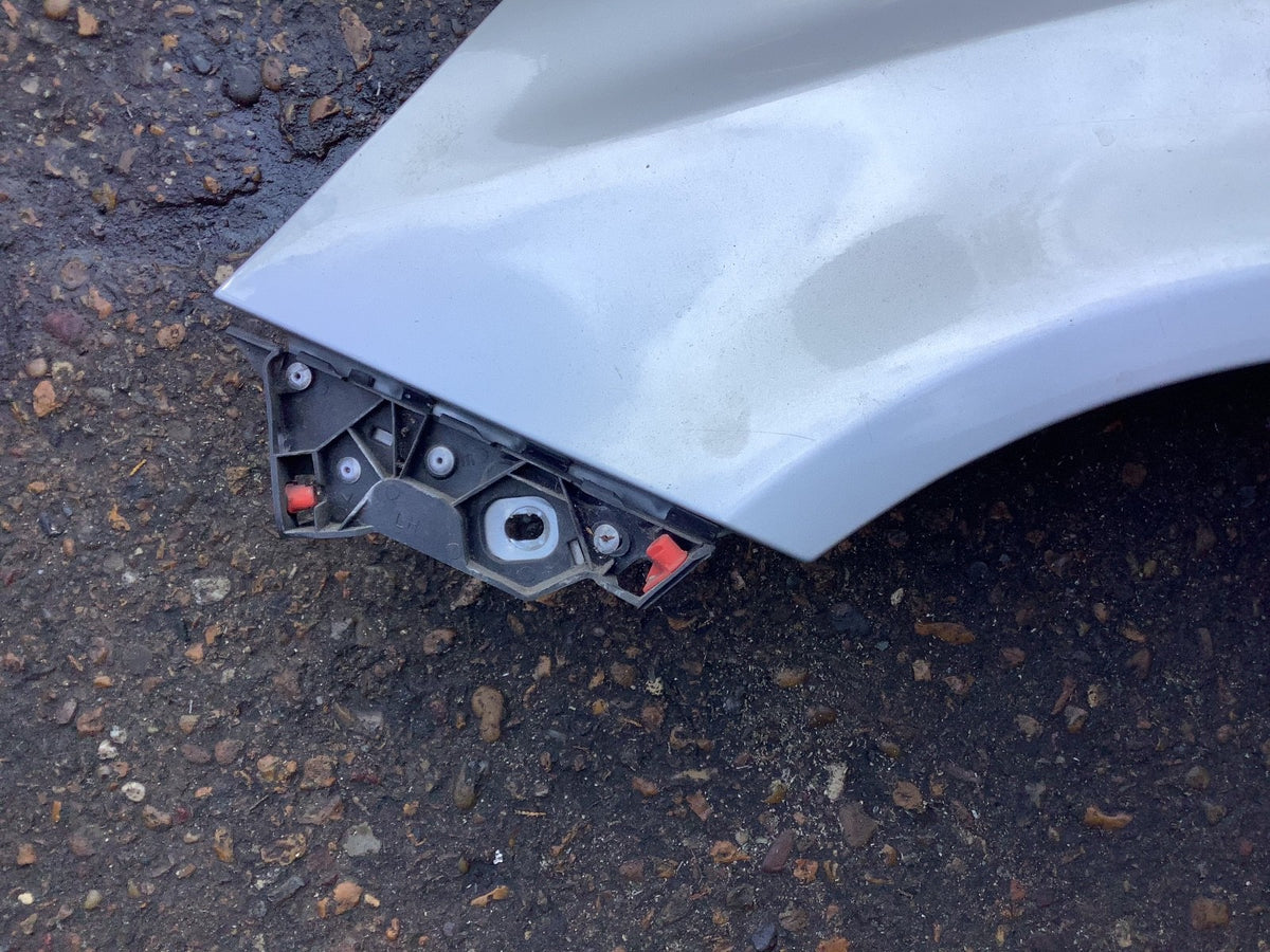 VAUXHALL ASTRA J DRIVERS SIDE O/S WING SOVERIGN  SILVER Z176 2010 20143
