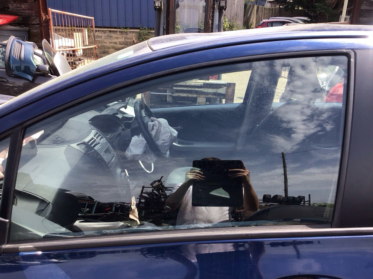 TOYOTA YARIS MK2 PASSENGERS SIDE FRONT DOOR WINDOW GLASS 5 DOOR 2005 20114