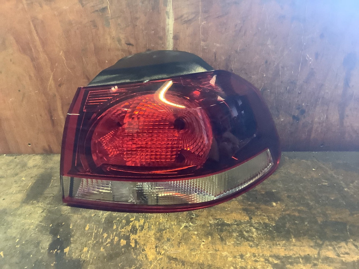 VOLKSWAGEN GOLF MK6 DRIVER'S SIDE O/S OUTER REAR LIGHT TINTED 2009 20120
