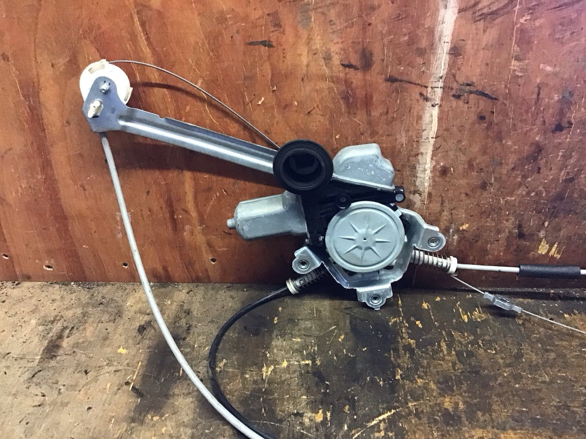 TOYOTA IQ PASSENGERS FRONT WINDOW MOTOR AND REGULATOR 85720 74011 09 20143