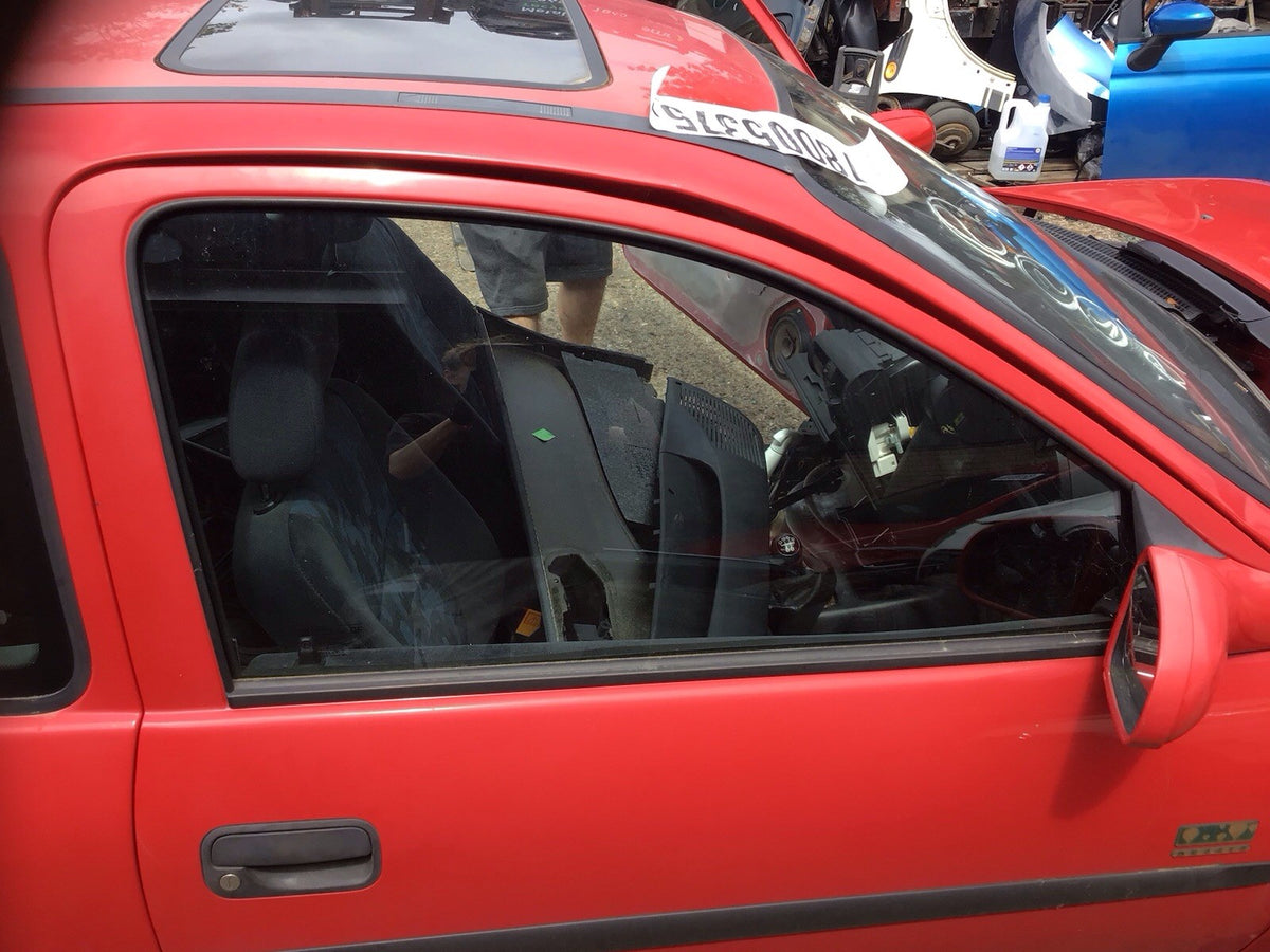 VAUXHALL CORSA B DRIVERS'S O/S SIDE WINDOW GLASS DOOR WINDOW 3 DOOR  1993 20001