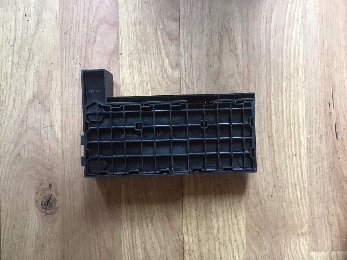 VOLKSWAGEN TRANSPORTER T5 2.5 DIESEL FUSE BOX 7H6970187FD 2003 20094