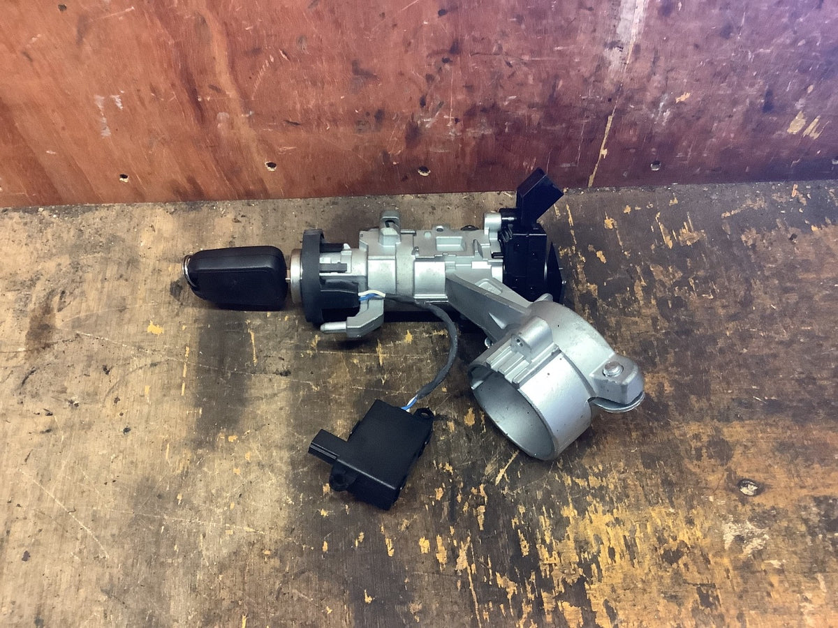 VAUXHALL ASTRA J  IGNITION BARREL LOCK AND KEY 20939745 2009 20151
