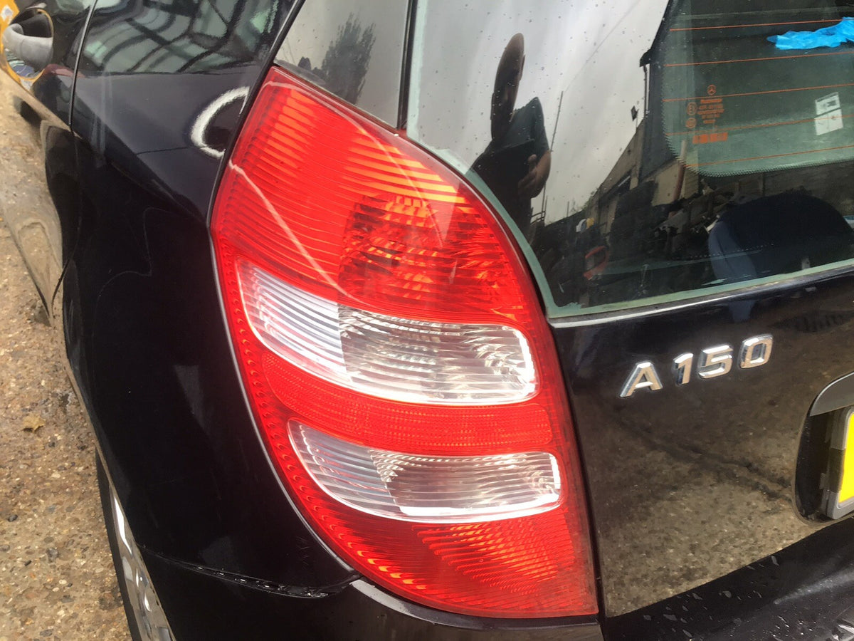 MERCEDES A CLASS W169 PASSENGER SIDE N/S REAR LIGHT CLUSTER 2005 20086
