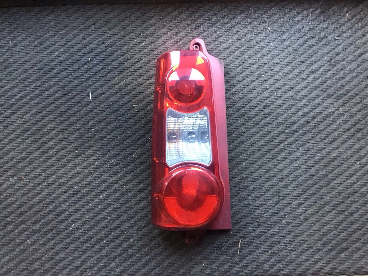 PEUGEOT PARTNER MK2 PASSENGER'S SIDE N/S REAR LIGHT 9680608080 2009 20151