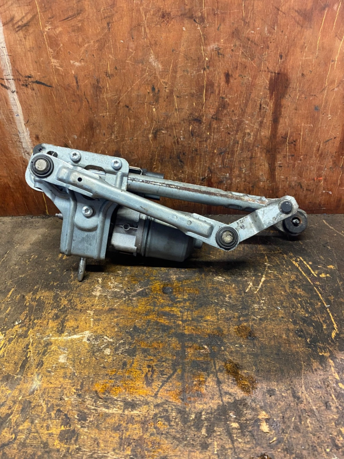 VOLKSWAGEN GOLF PLUS LEFT FRONT WIPER MOTOR 339020881  2005 20101