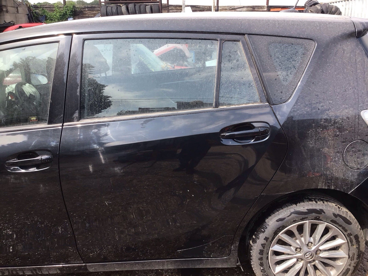 TOYOTA VERSO PASSENGER'S SIDE N/S REAR DOOR ECLIPSE BLACK CODE 209 2013 20183