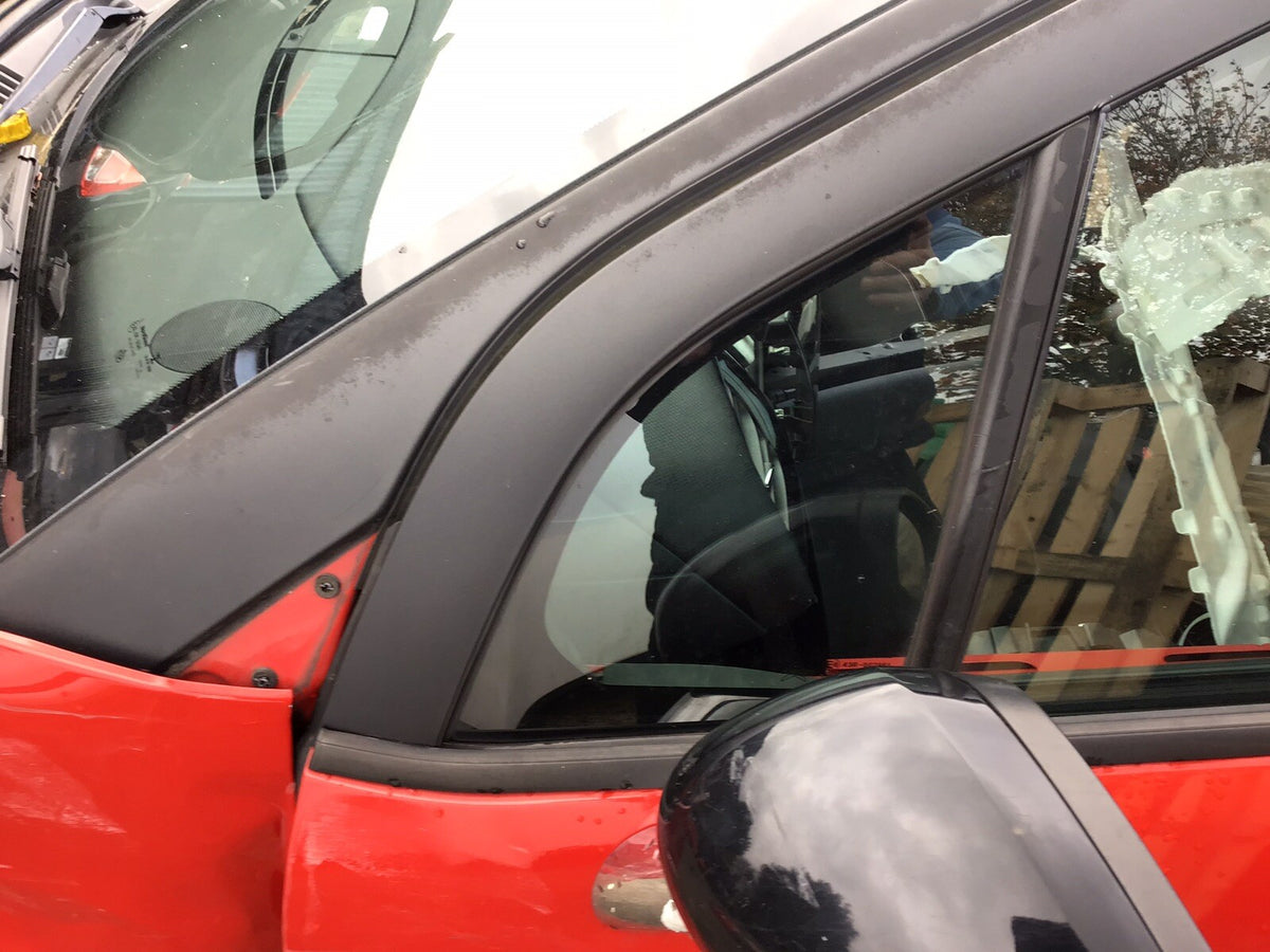 CITROEN DS3 PASSENGER'S N/S SIDE QUATER WINDOW GLASS  2010 20151