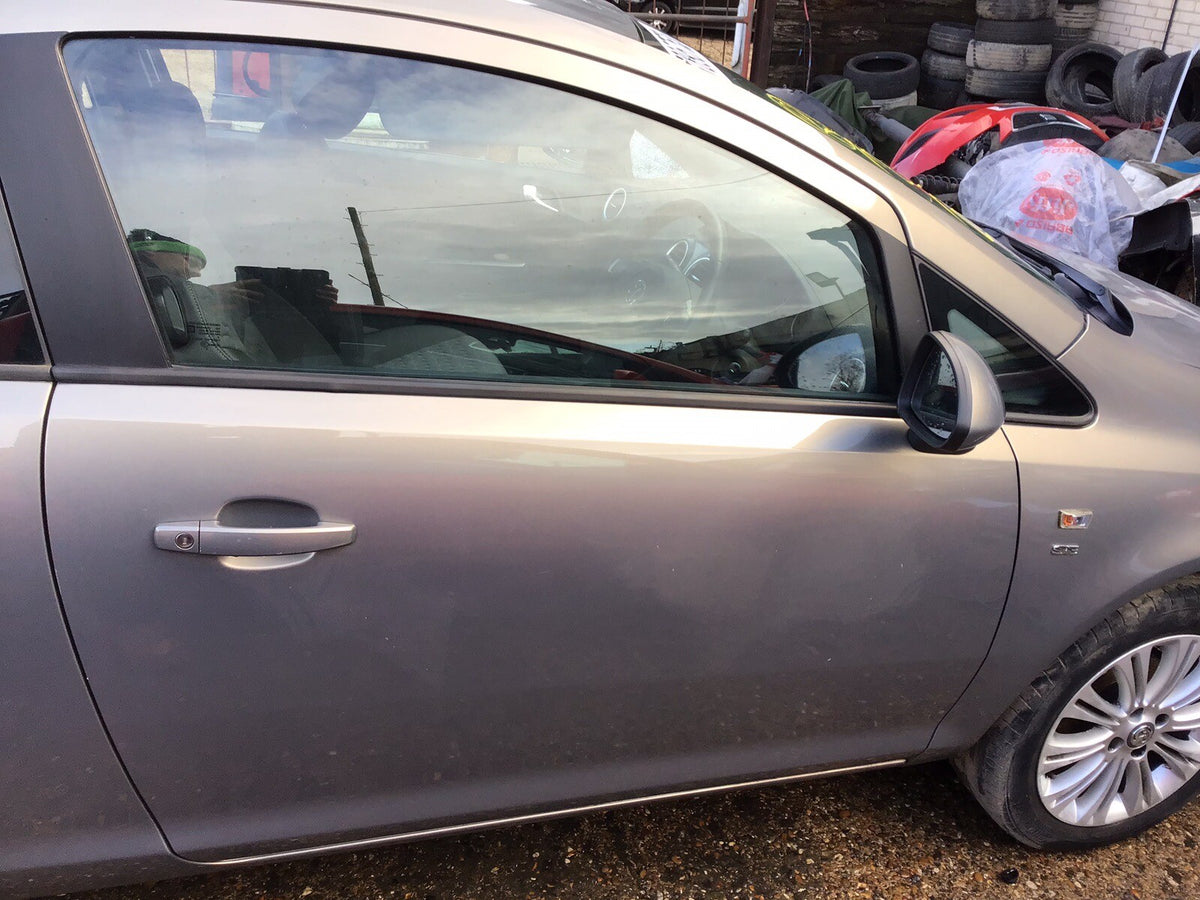 VAUXHALL CORSA D DRIVER SIDE O/S DOOR PEPPERDUST METALLIC Z40W 3 DOOR 2006 20144