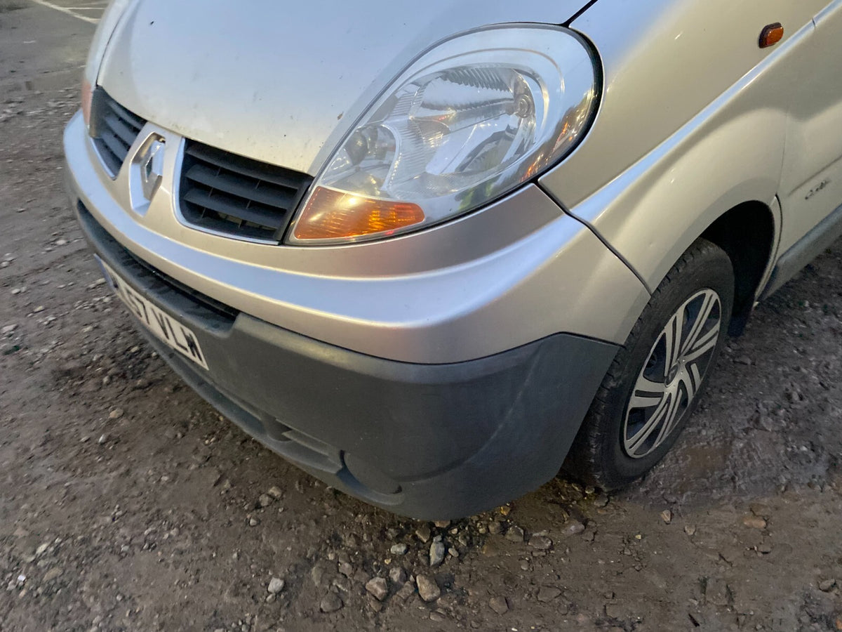 RENAULT TRAFIC FRONT BUMPER SILVER 2006 20095