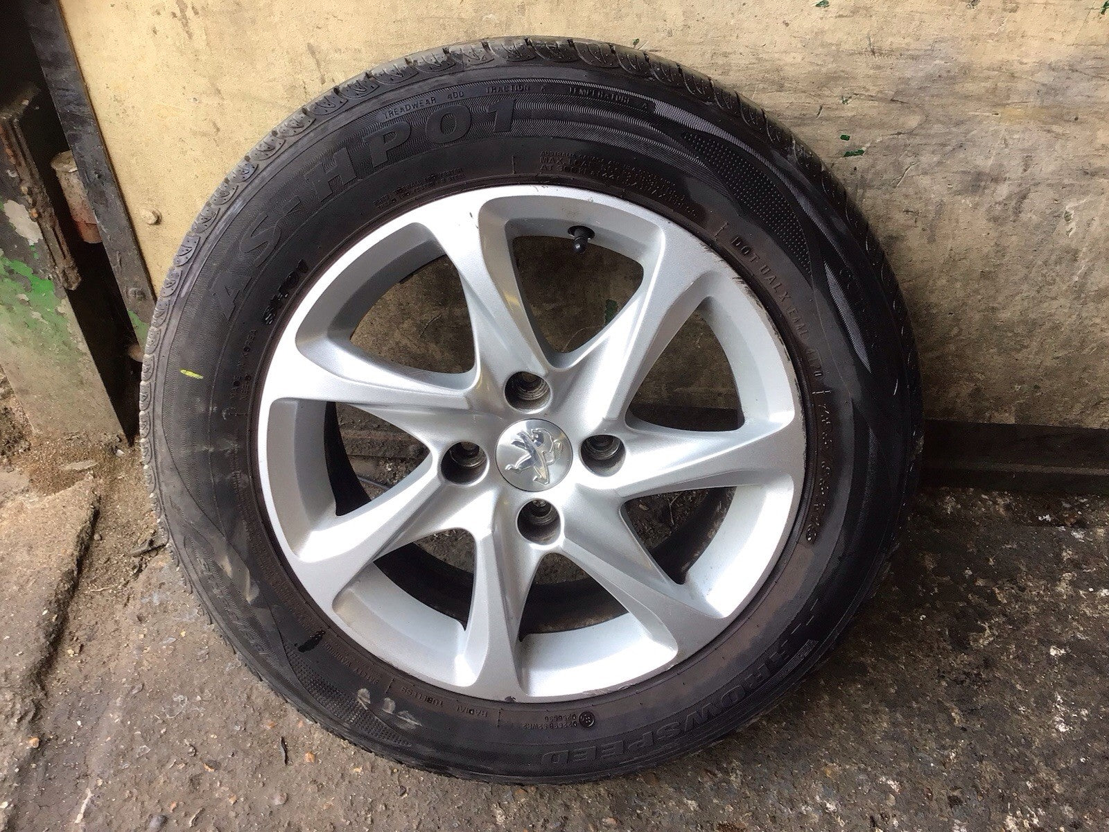PEUGEOT 208 MK1 ALLOY WHEEL 15'' TYRE 185X65X15 9673773577 2012 20190
